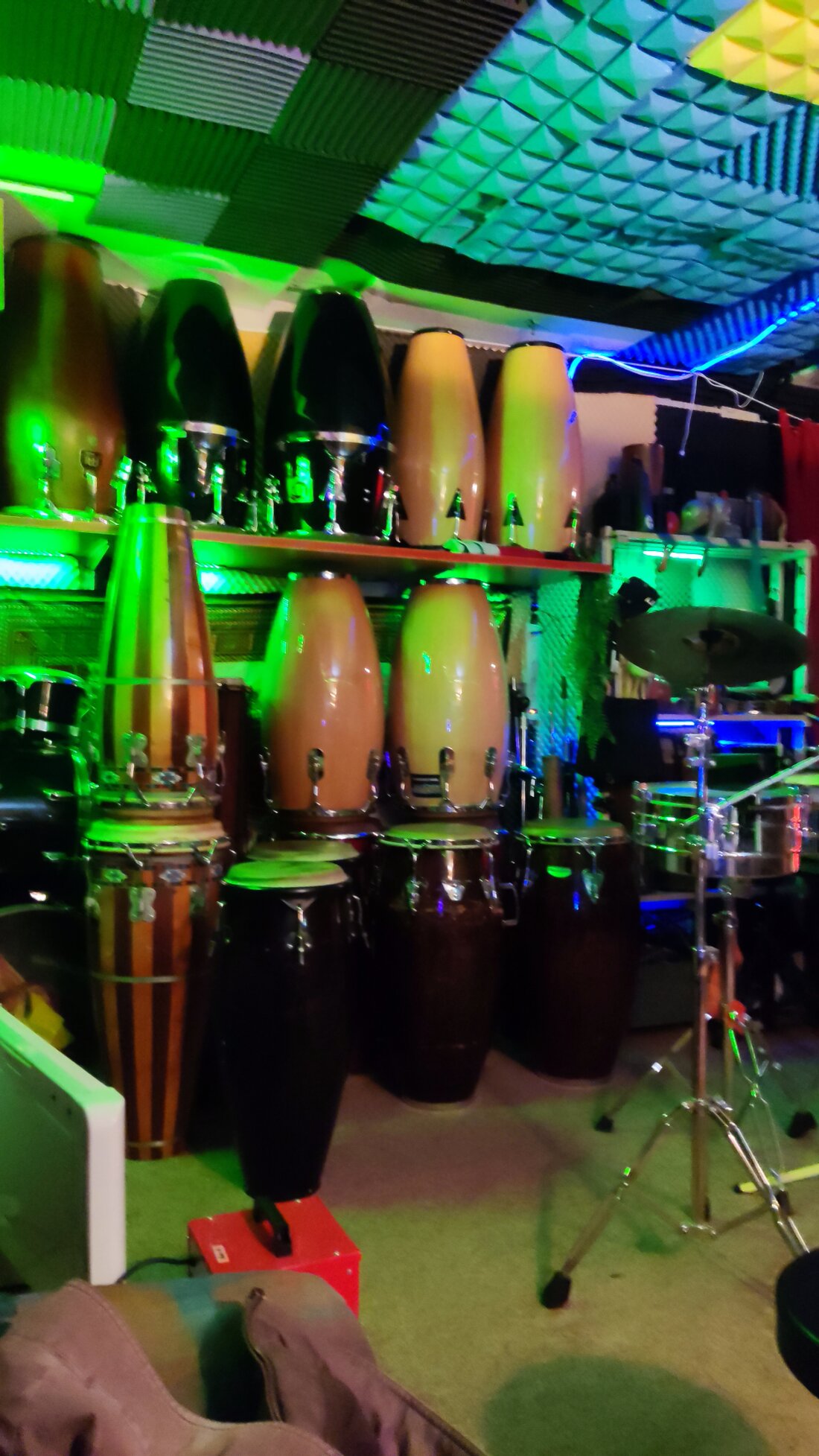 Congas und kubanische Percussion-Instrumente
